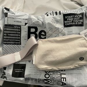 Lululemon everywhere belt bag - white
